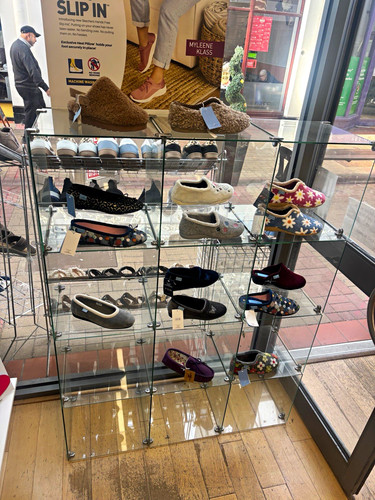 Glass floor standing showcase - floor,