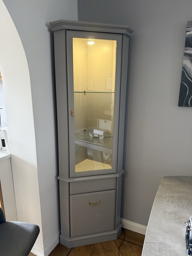 Pair display corner - display, cabinets