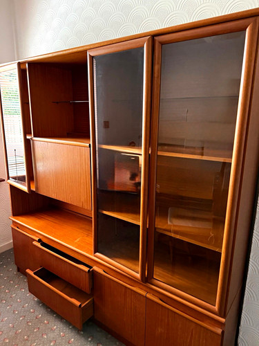 Large wall unit