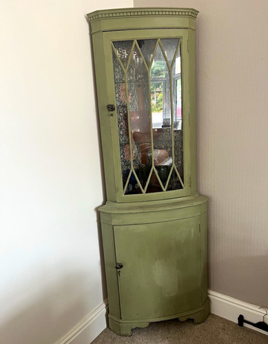Green corner display - display, cabinet
